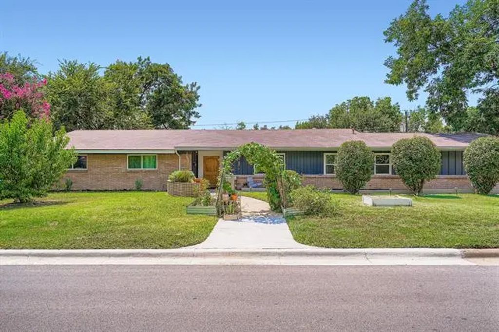 4100 Plantation Drive, Benbrook