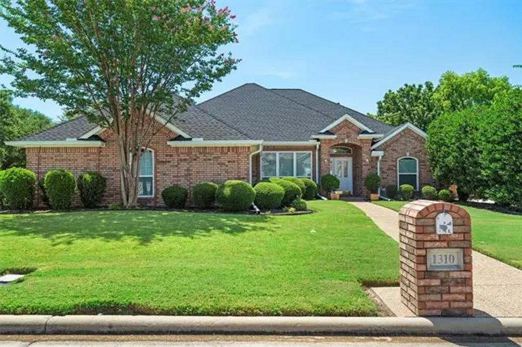 1310 Brittany Lane, Mansfield