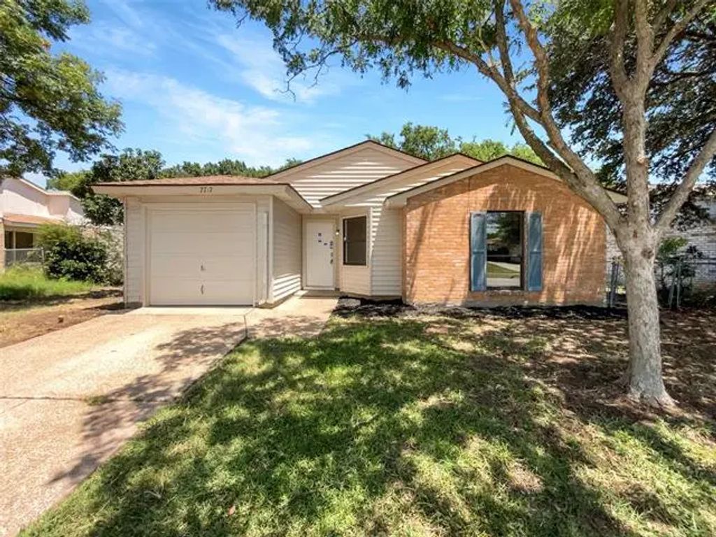 7717 Xavier Drive, Fort Worth