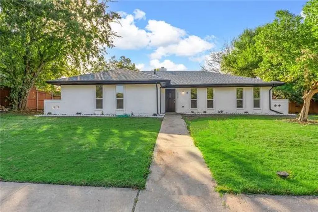 2405 Roundrock Trail, Plano
