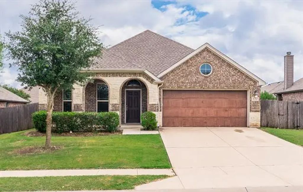 122 Eagle Feather, Waxahachie