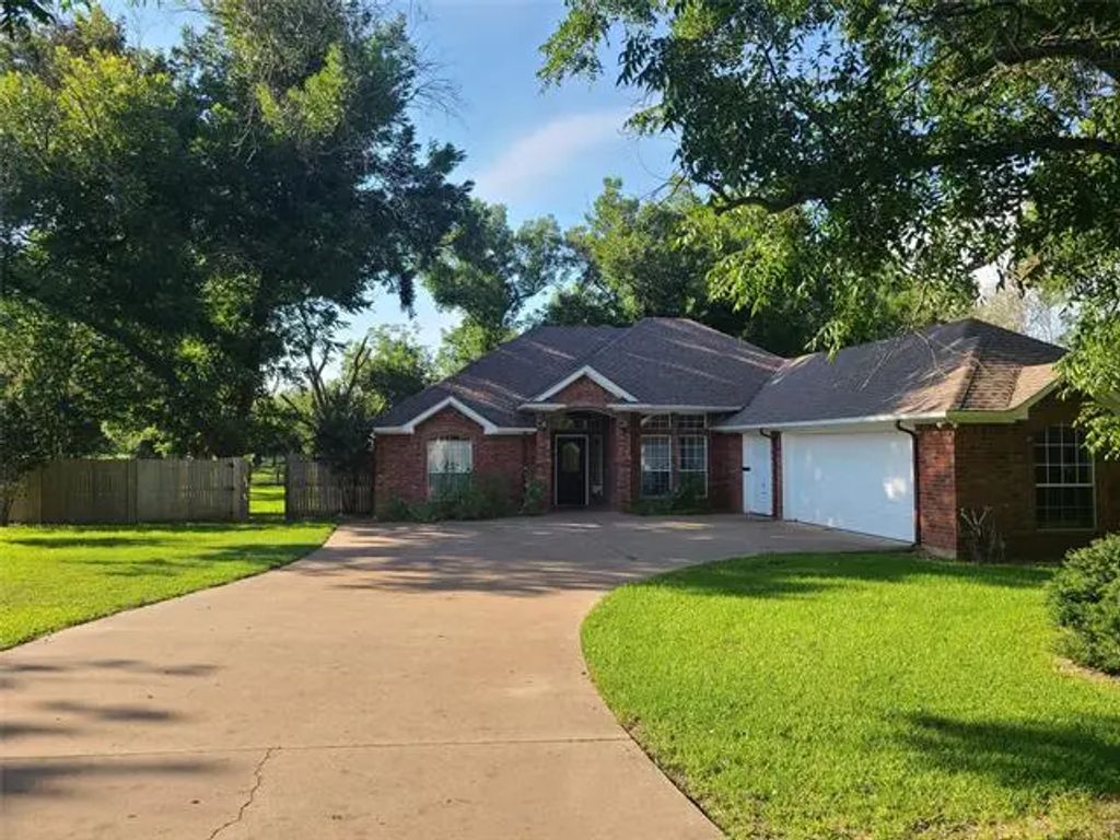 9020 Monticello Drive, Granbury