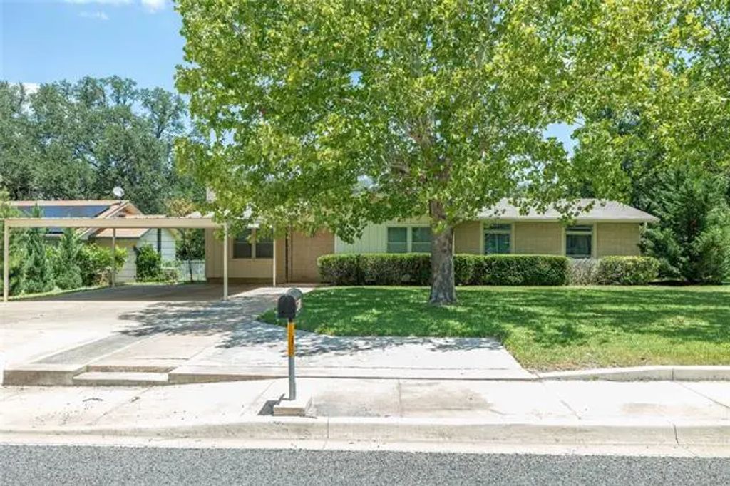4010 Austin Avenue, Brownwood