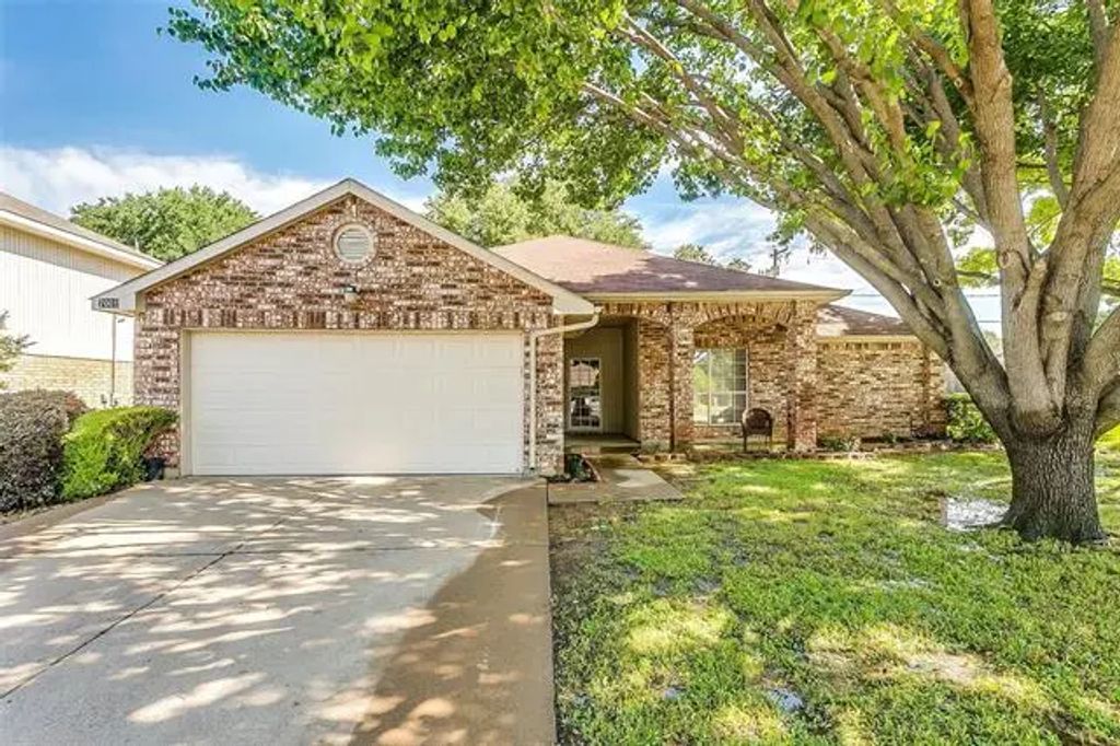 7001 Hawaii Lane, Arlington