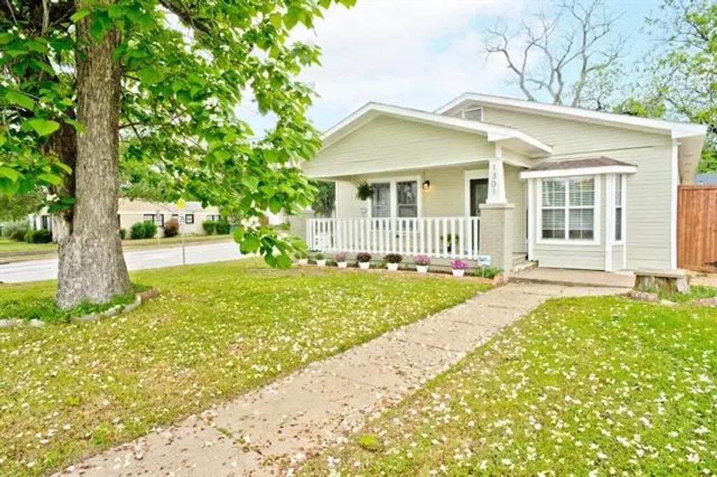 1301 N Sylvania Avenue, Fort Worth