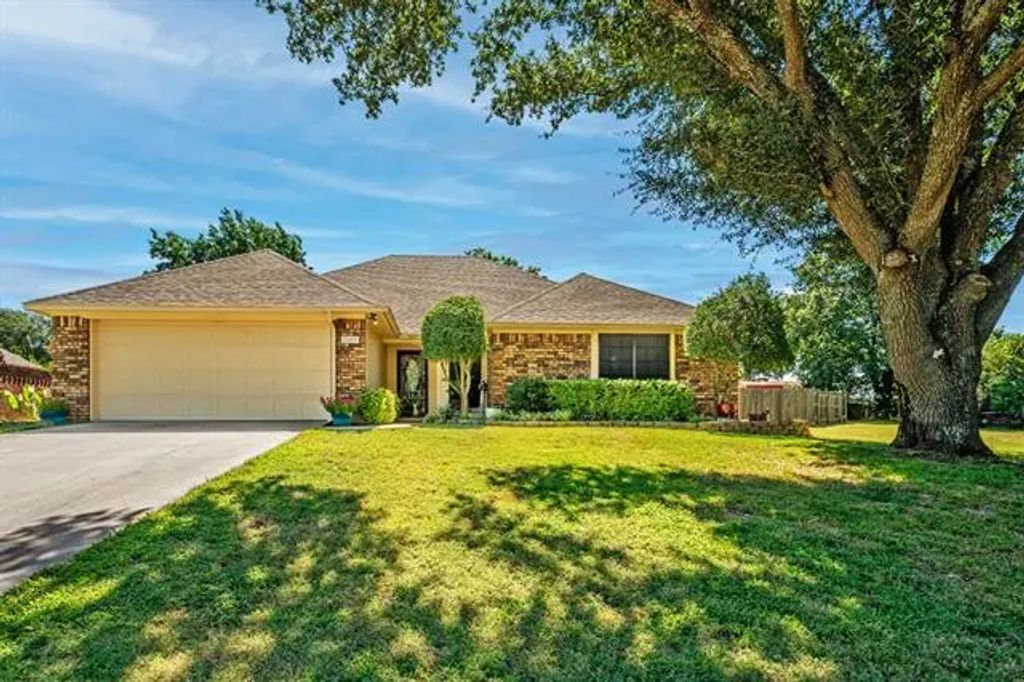 2810 Caprice Avenue, Denison