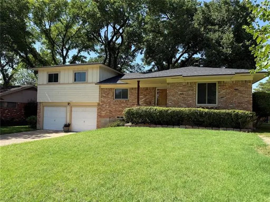 935 Golden Trophy Drive, Dallas