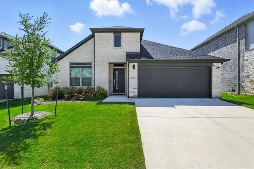 14733 Desert Door Drive, Fort Worth