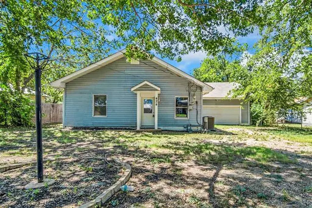 424 Denton St Street, Howe
