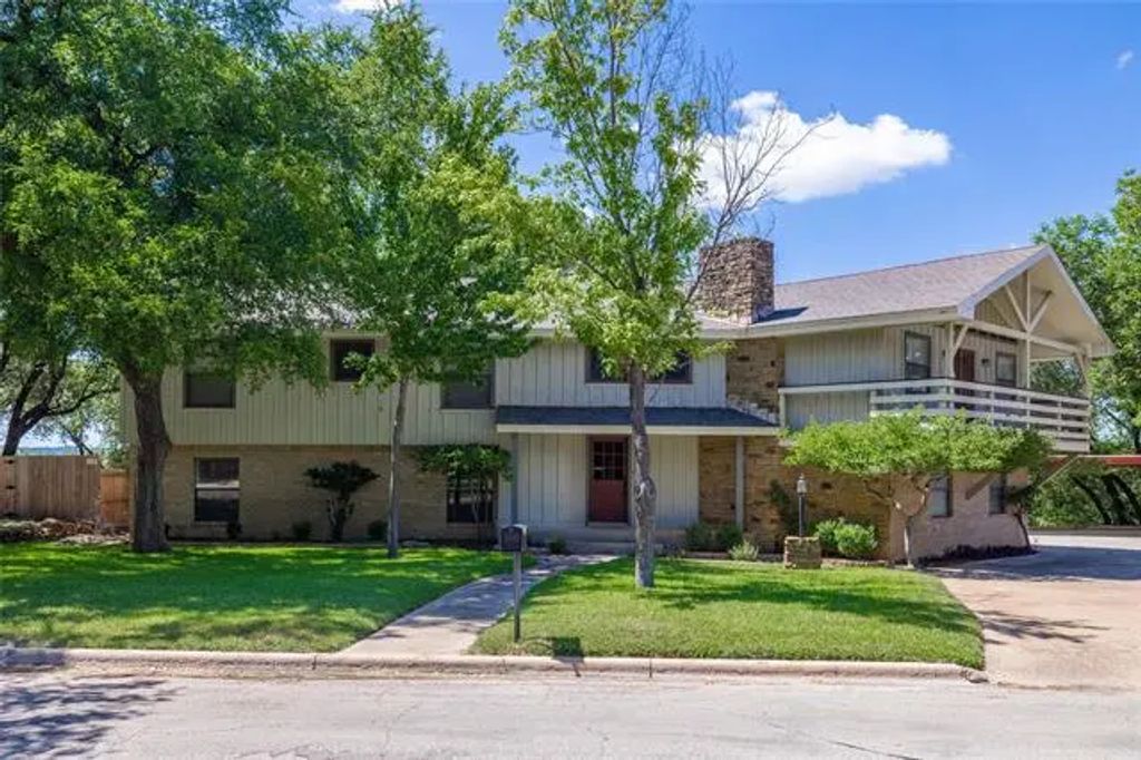 18 Canyon Creek Drive, Brownwood