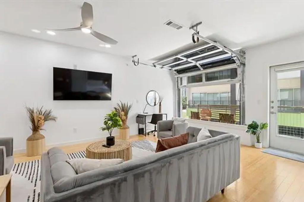 1111 S Akard Street 307, Dallas