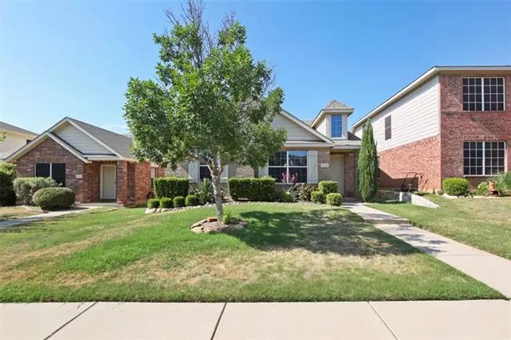 8819 Tucker Street, Cross Roads