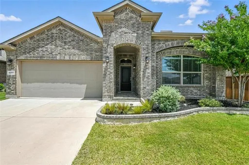 9204 Lace Cactus Drive, Fort Worth