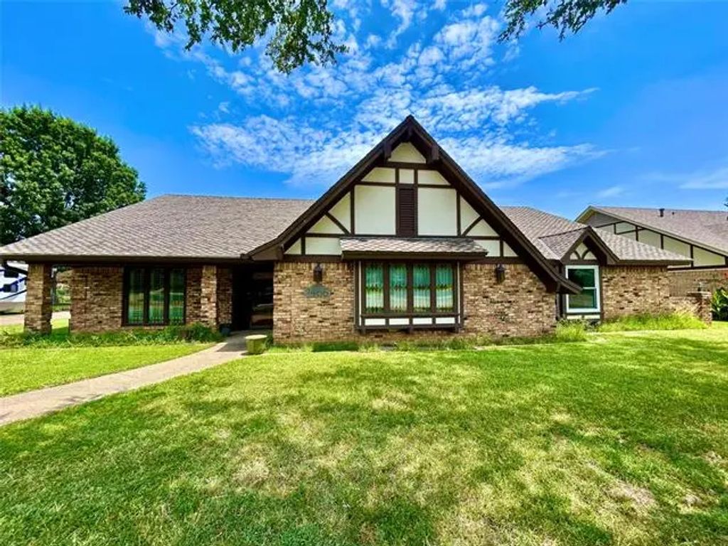 1406 Clover Hill Road, Mansfield
