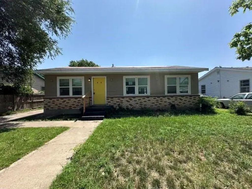 216 Peach Avenue, Dumas