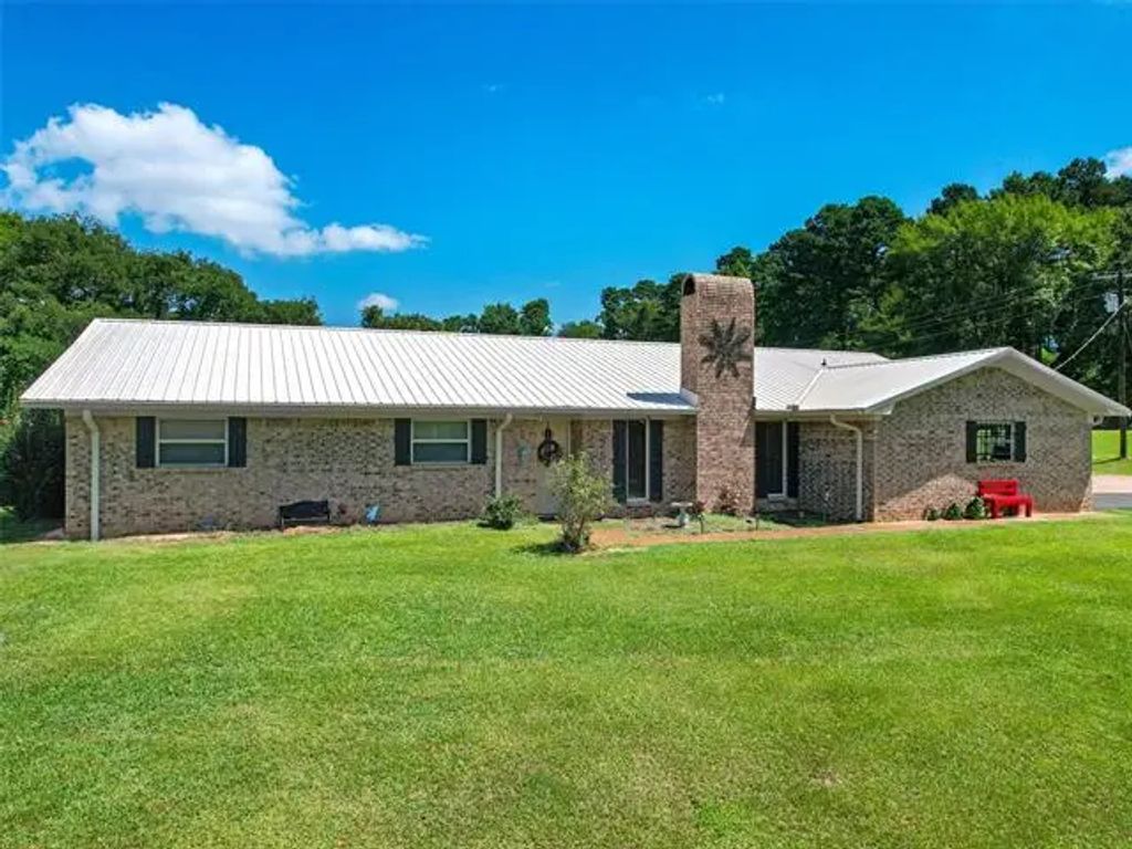 1105 Texas Highway 11 E, Daingerfield
