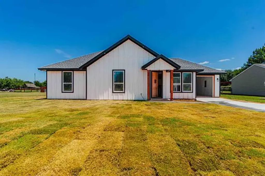 6111 S Lakeside Hills Court, Granbury