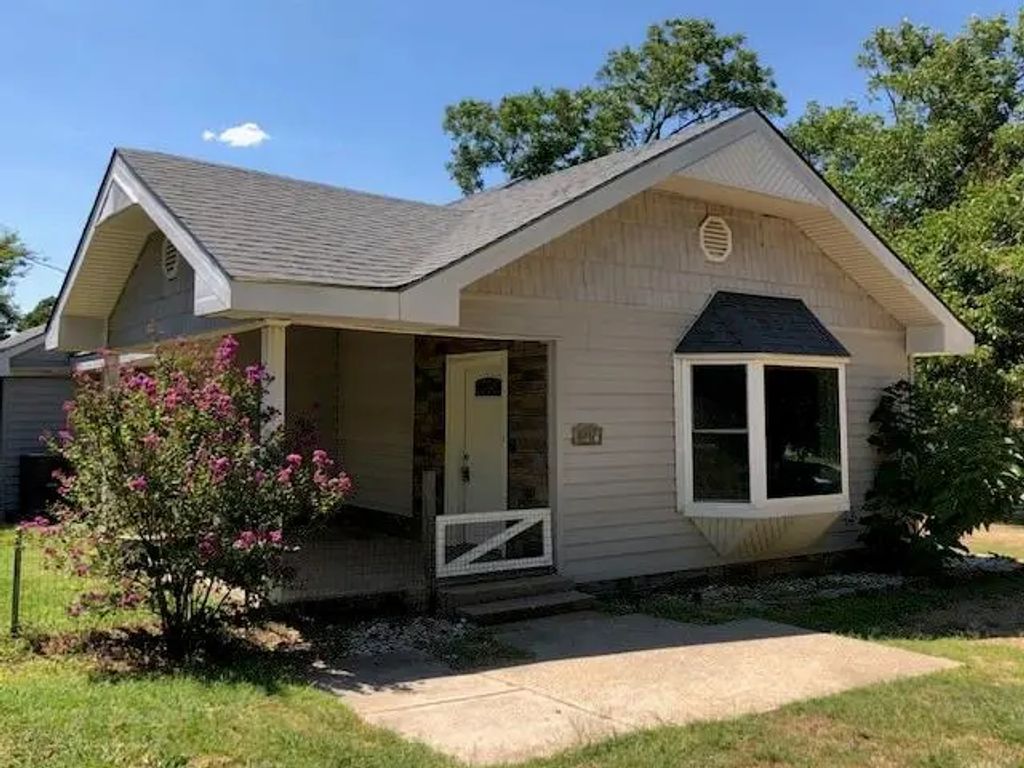 1210 W Bullock Street, Denison