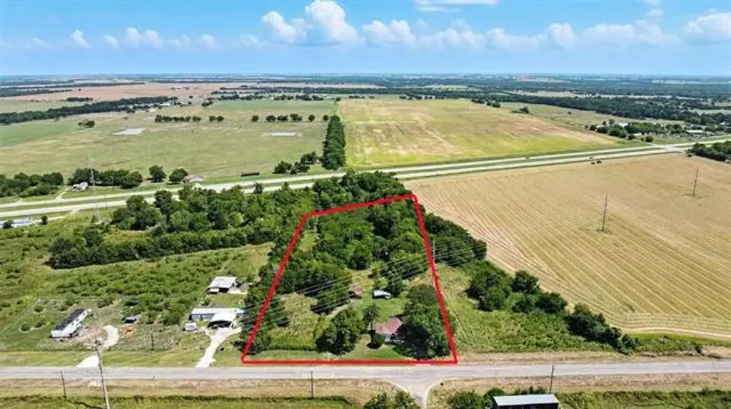 1124 Farm Road 2890, Klondike
