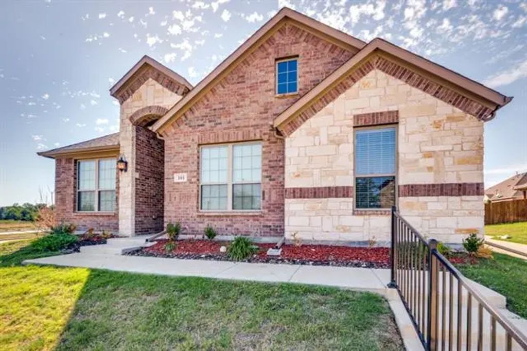 101 Happy Lane, Red Oak