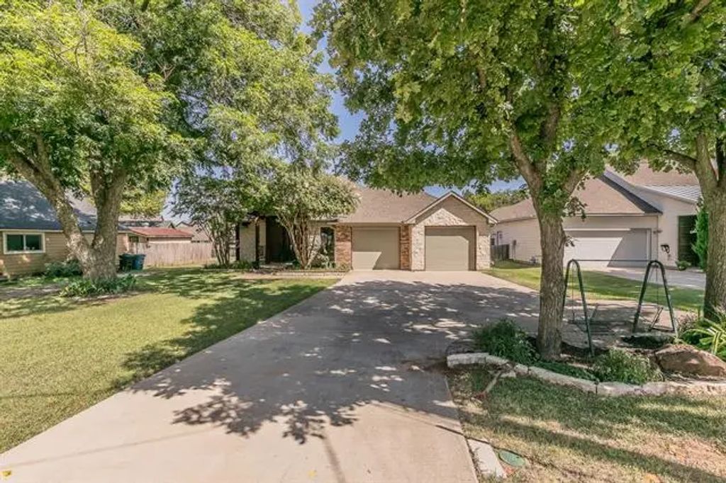 1306 Worthington Street, Grapevine