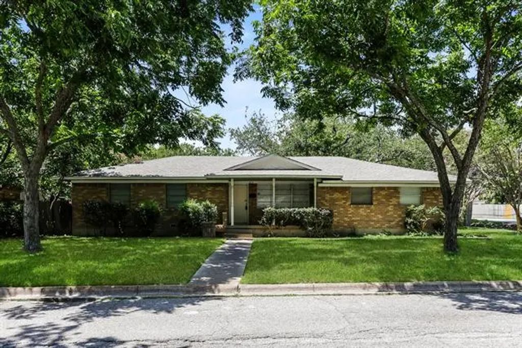 613 E University Avenue, Waxahachie