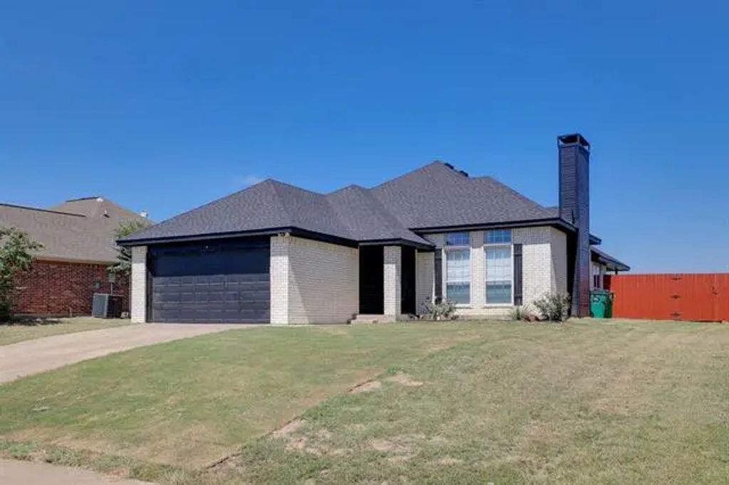 115 Chambers Creek Circle, Maypearl