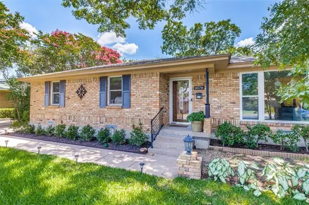 8578 Sweetwood Drive, Dallas