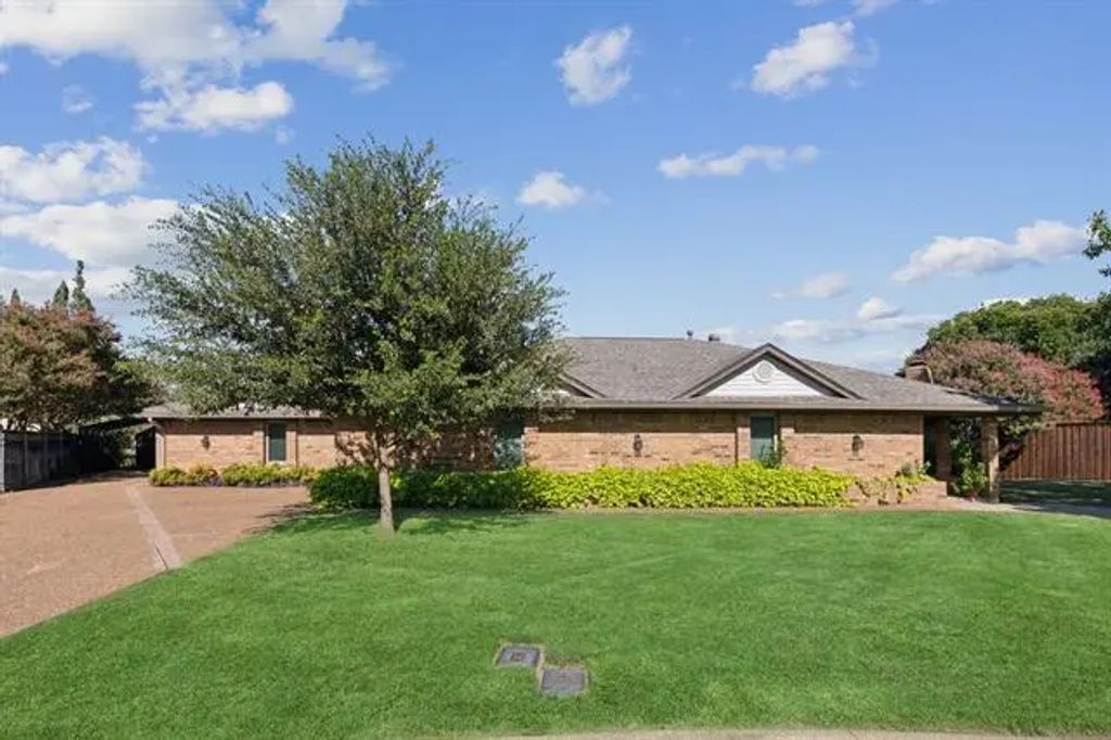 108 Circleview Drive S, Hurst