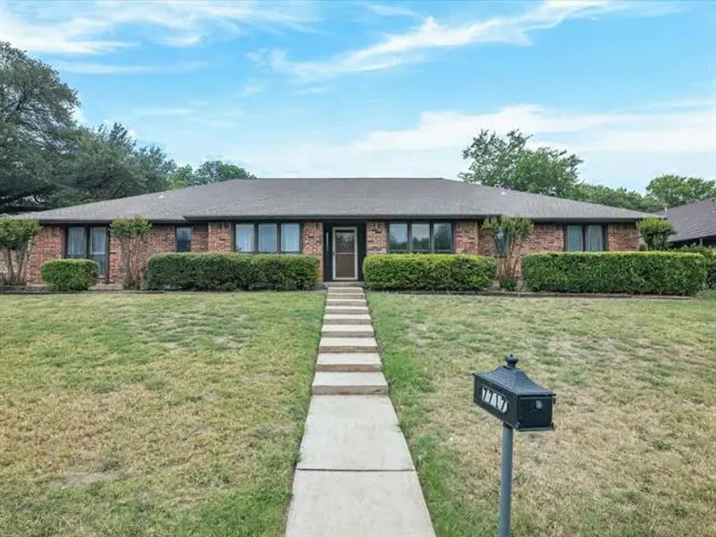 7717 Woodside Hill, Fort Worth