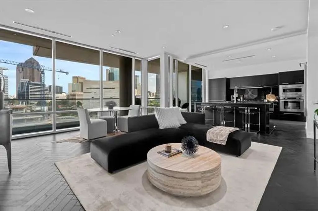 2408 Victory Park Lane 736, Dallas