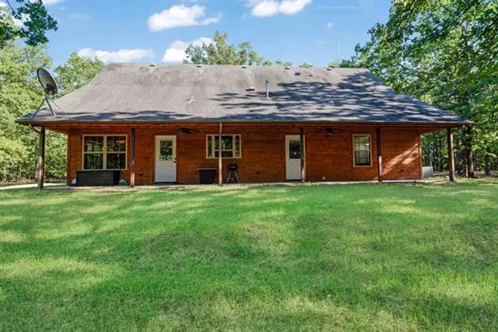 2237 County Road 44550, Paris