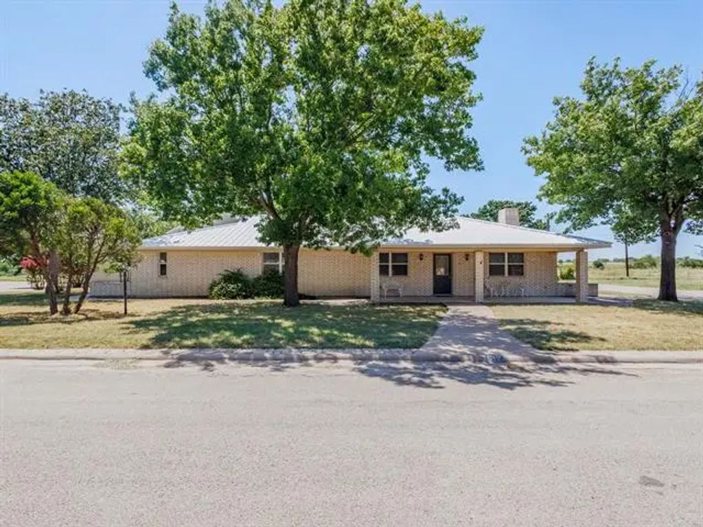 1517 Hillcrest, Coleman