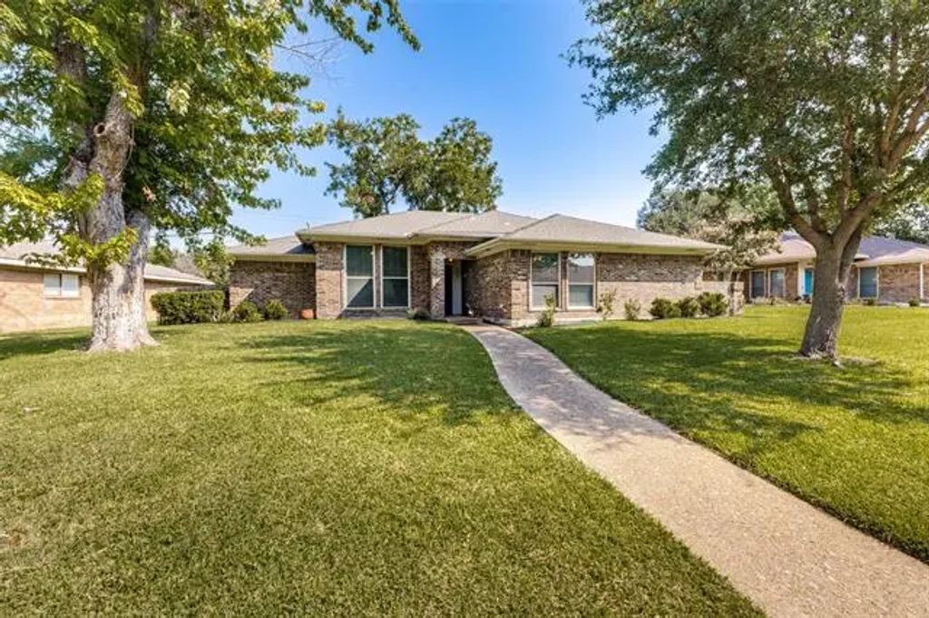 3909 Saddlehead Drive, Plano