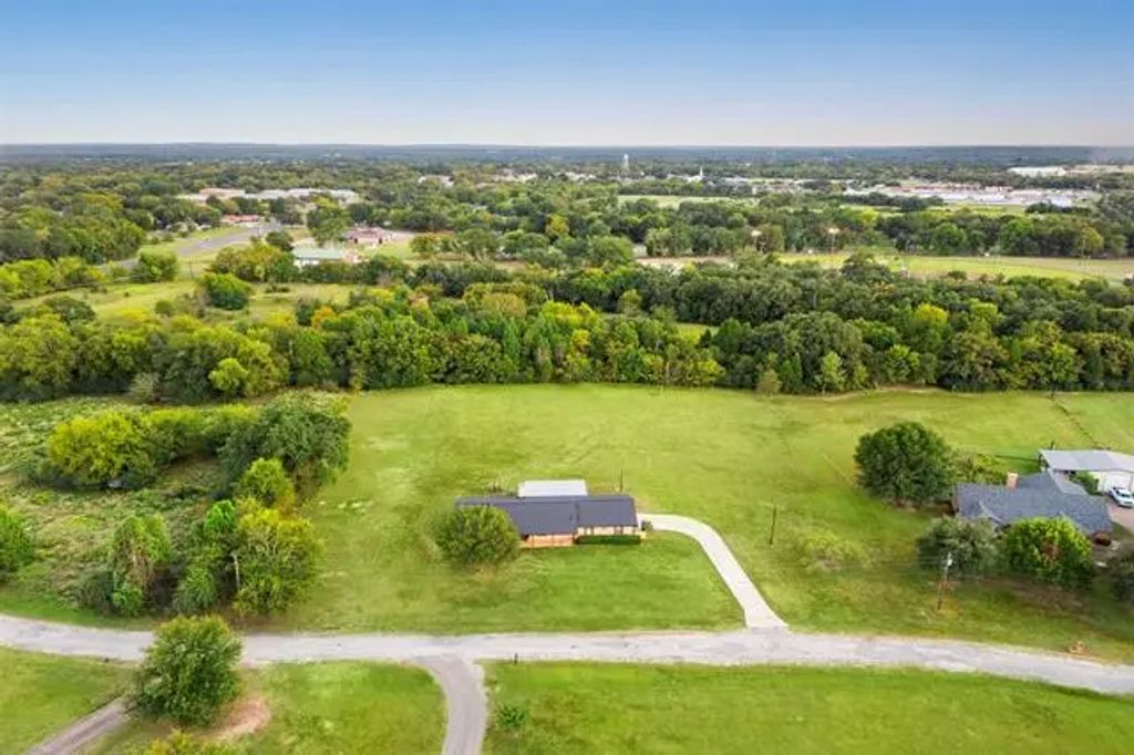 205 Country Lane, Malakoff