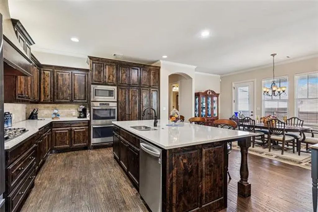 6025 Kessler Drive, North Richland Hills