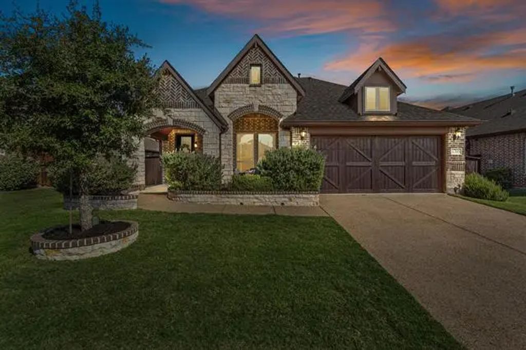 1705 Emerald Tree Place, Aubrey