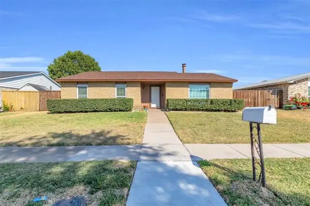2106 Clark Trail, Grand Prairie