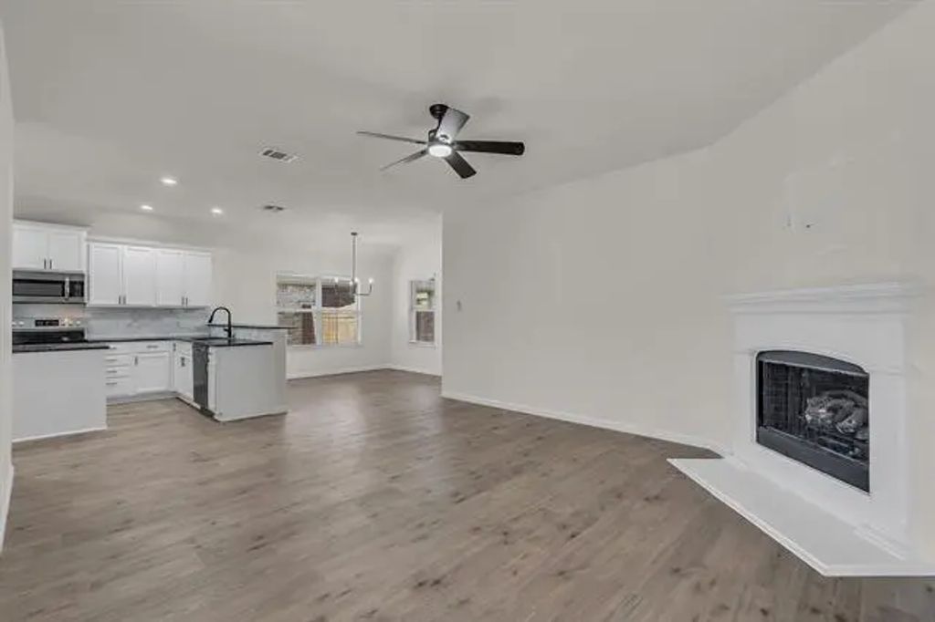 829 Lake Woodland Drive, Little Elm