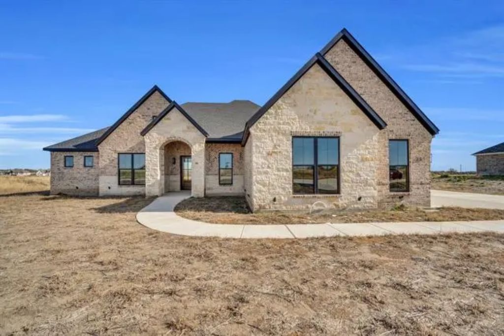 201 Marie Lane, Waxahachie