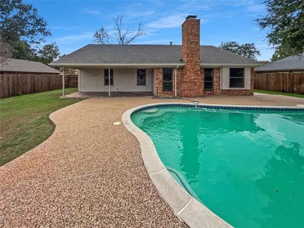 1209 Stonelake Drive, Cleburne