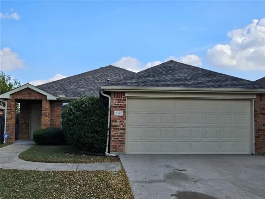 9337 Cynthia Court, Fort Worth