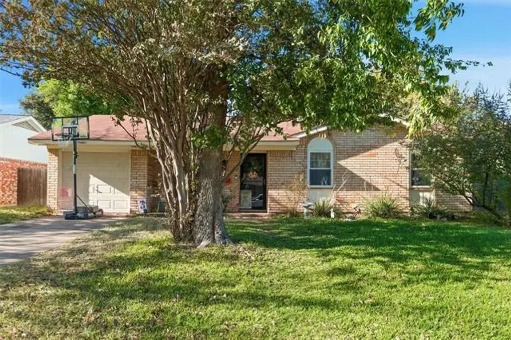 562 W Ferndale Lane, Grand Prairie