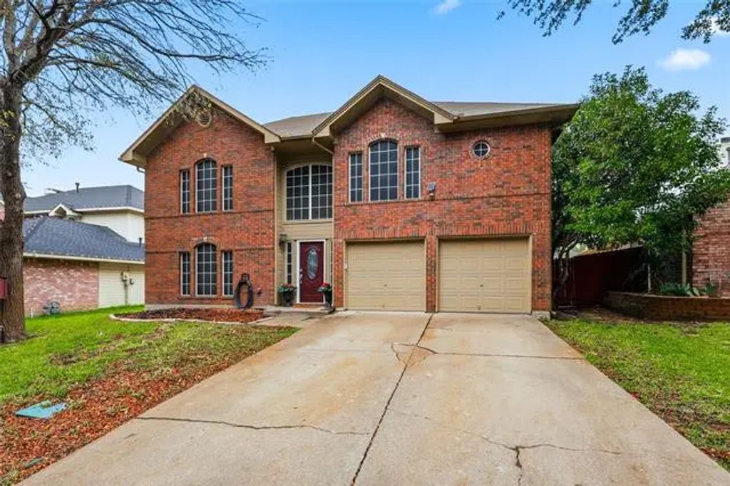 5429 Blue Water Lake Drive, Fort Worth