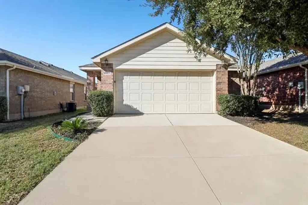 9013 Sun Haven Way, Fort Worth