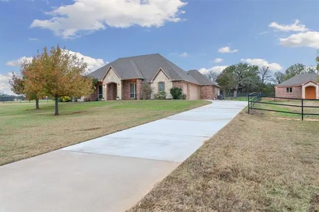 135 N Boyce Lane, Fort Worth