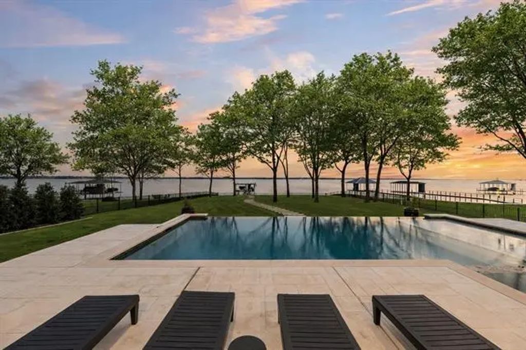 1196 The Shores Drive, Corsicana