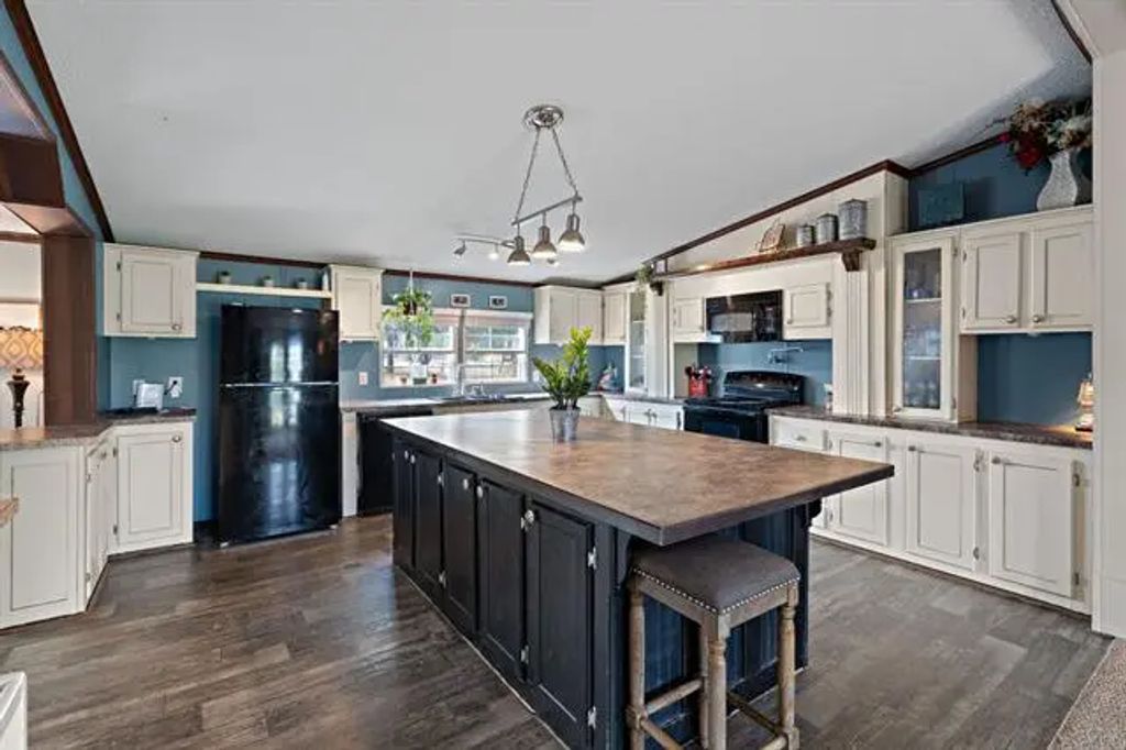 2005 Atticus Court, Springtown