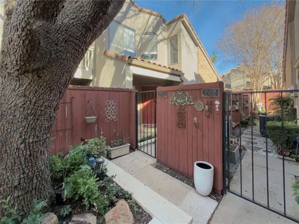 4242 N Capistrano Drive 204, Dallas