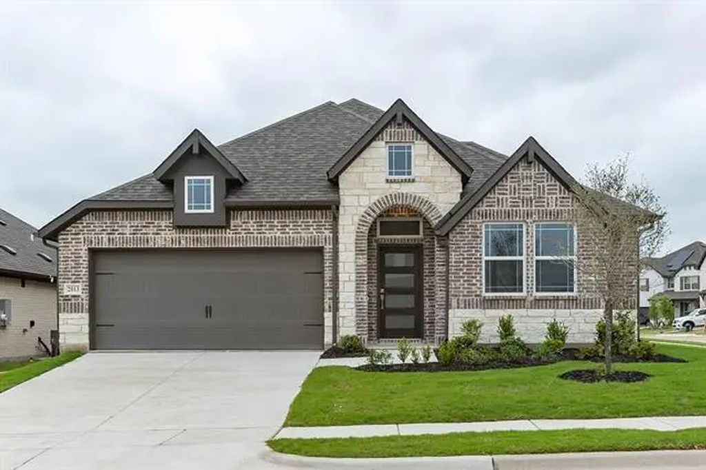 2013 Hickory Lane, Aubrey